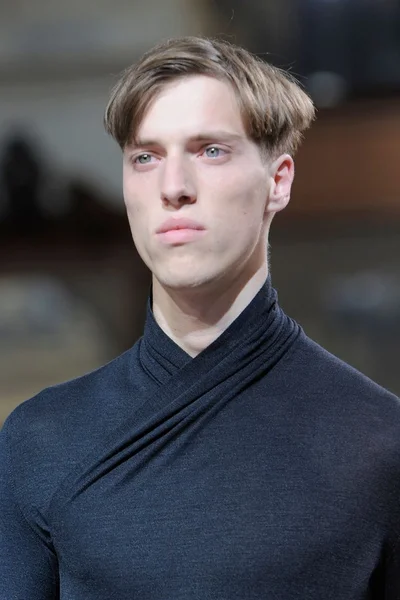 Look 27